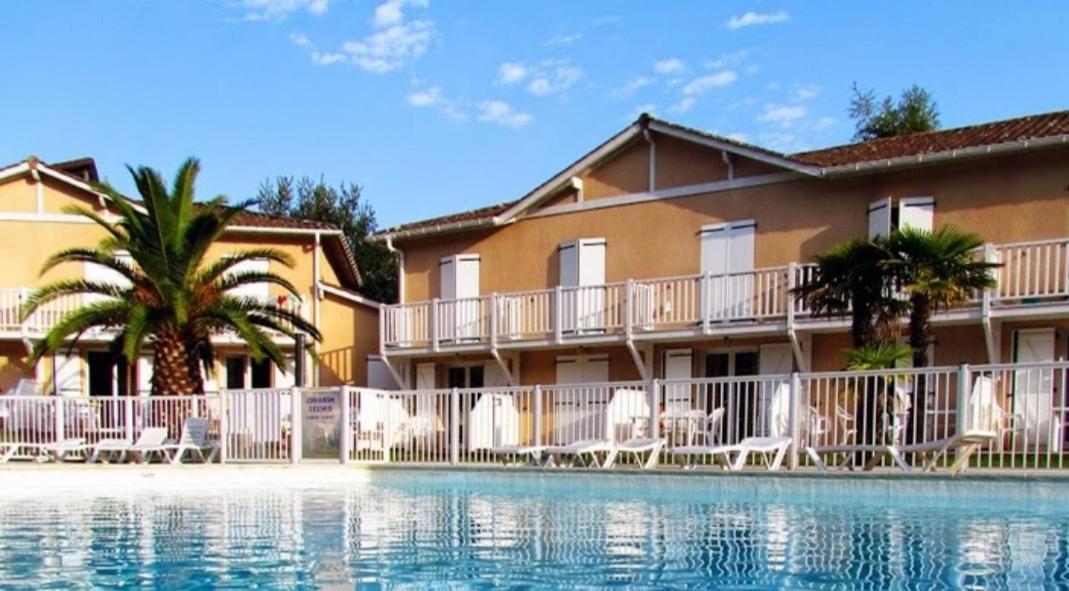 Petit Oasis Avec Piscine Apartment อองเกลต์ ภายนอก รูปภาพ