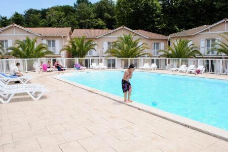 Petit Oasis Avec Piscine Apartment อองเกลต์ ภายนอก รูปภาพ