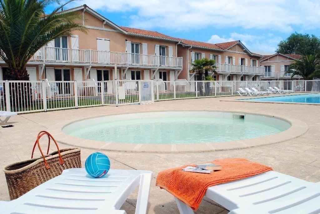 Petit Oasis Avec Piscine Apartment อองเกลต์ ภายนอก รูปภาพ